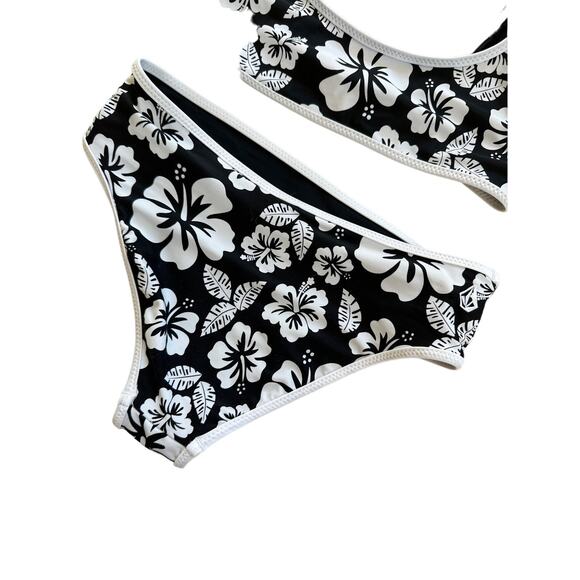 Volcom Flower Bikini 👙 - Picture 4 of 6